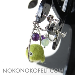 羊毛フェルト　めじろ　まんまることり　イヤリング