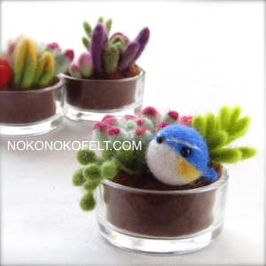 羊毛フェルト　多肉植物　まんまることり　ルリビタキ