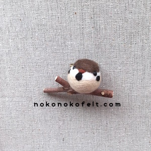 まんまることり　枝付きブローチ