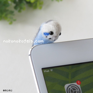 イヤフォンジャックキャップ　上につけたバージョン　のこのこ